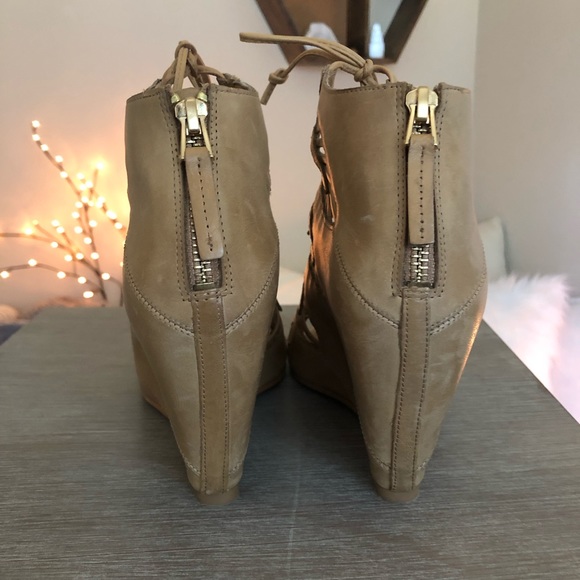 Dolce Vita Cutout Wedge Sandals - Picture 4 of 5